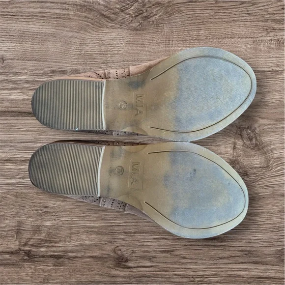 MIA light brown suede booties size 7 1/2 EUC. - Picture 6 of 6